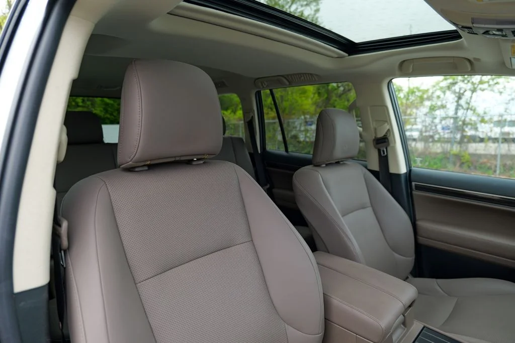 Used 2023 White Pearl Lexus 460 image 38