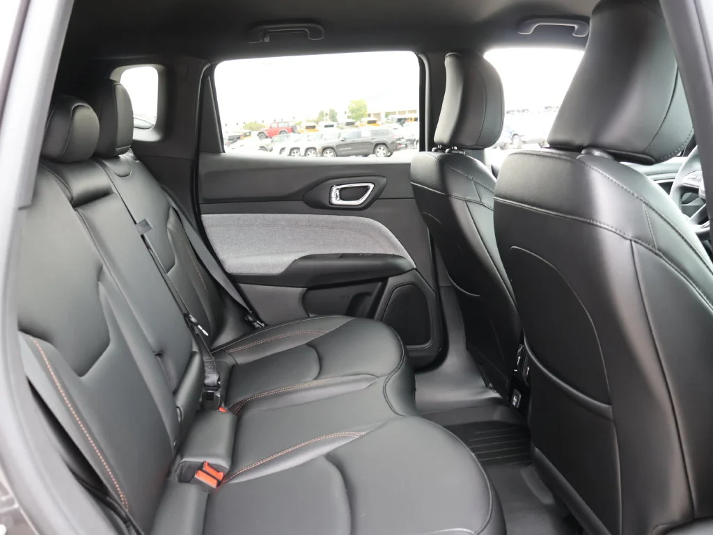 Used 2024 Gray Jeep Latitude Lux image 11