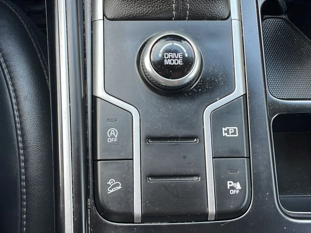 Used 2022 Black Kia S image 21