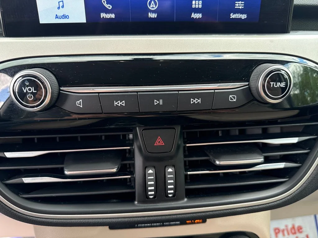 Used 2021 Gold Ford SEL image 32