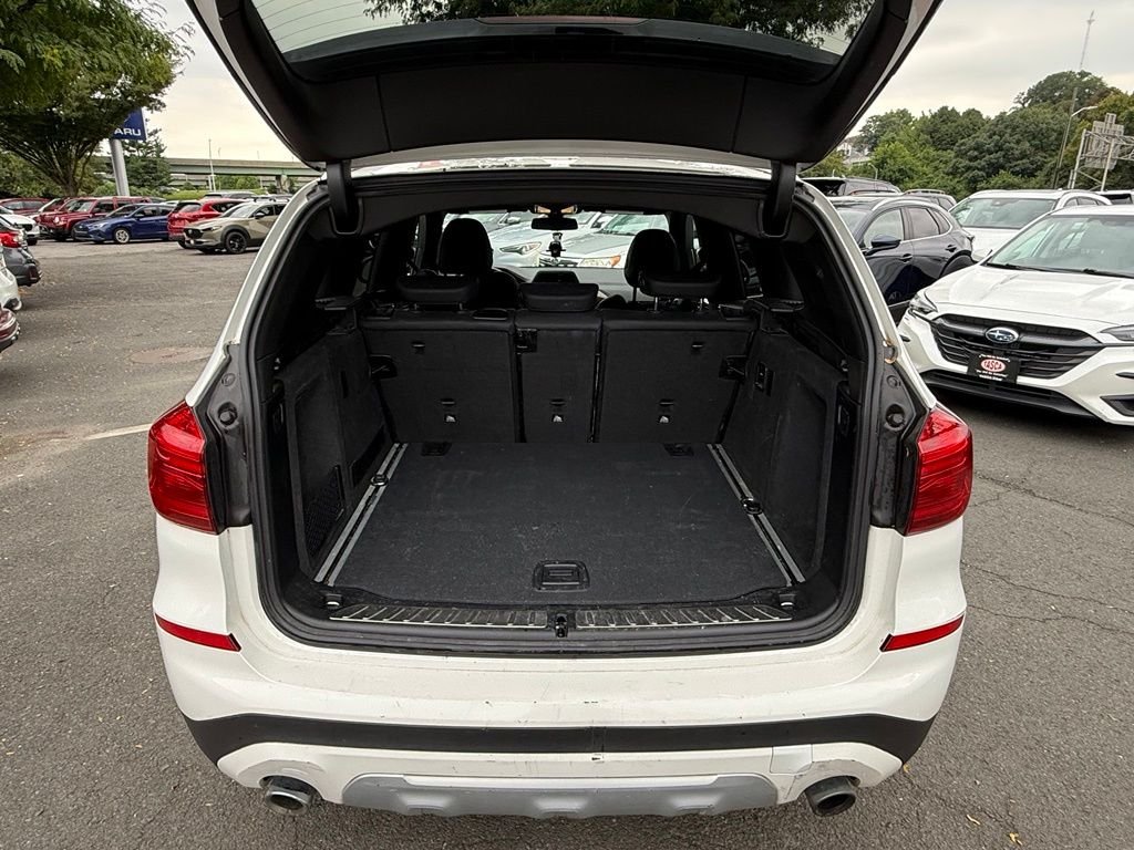 Used 2018 Alpine White BMW xDrive30i image 26