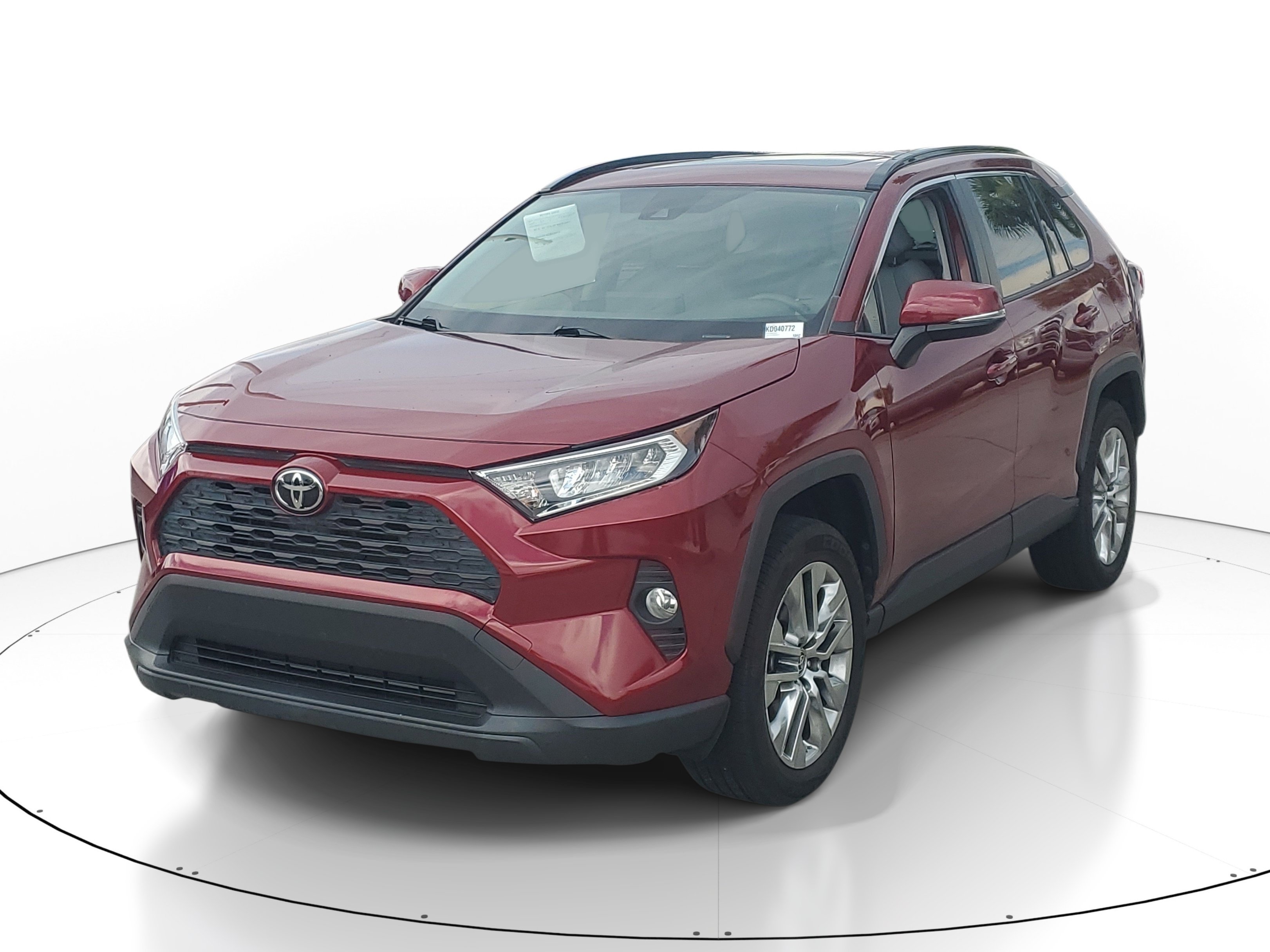 Used 2019 Pearl Toyota XLE Premium image 3