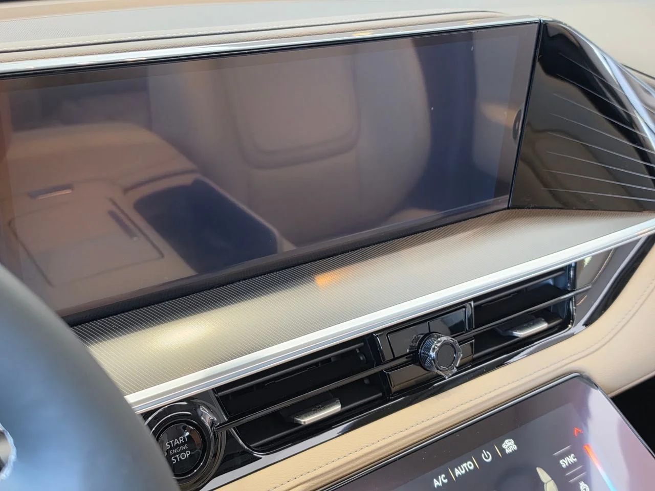 New 2026 RADIANT WHITE INFINITI Pure 4WD image 17