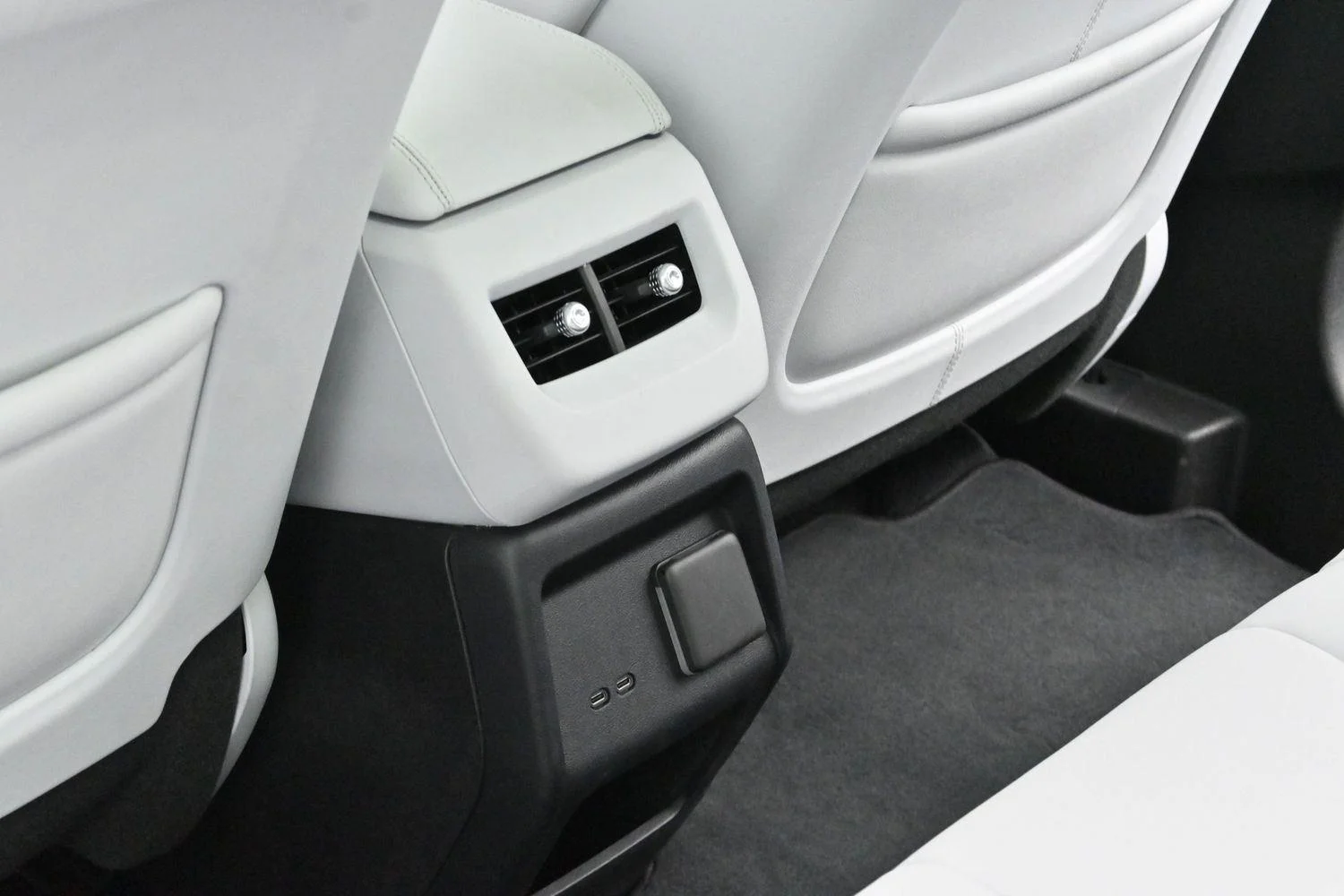 Used 2025 Crystal White Tricoat Cadillac Sport 1 image 32