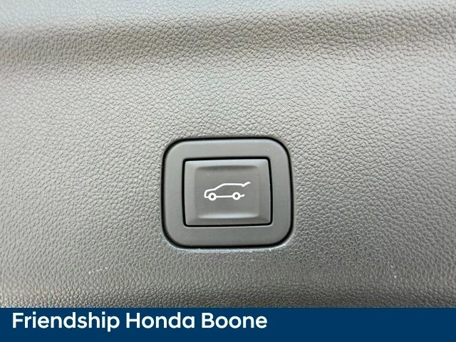 Used 2025 Silver GMC Denali image 44