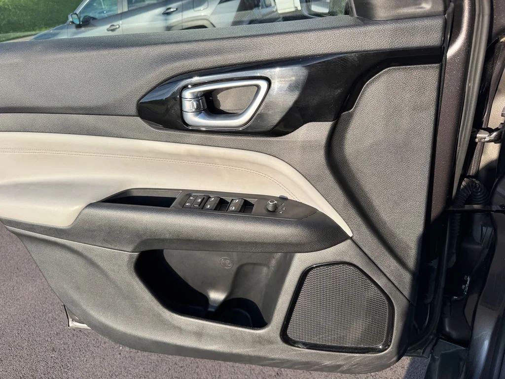 Used 2022 Gray Jeep Limited image 17