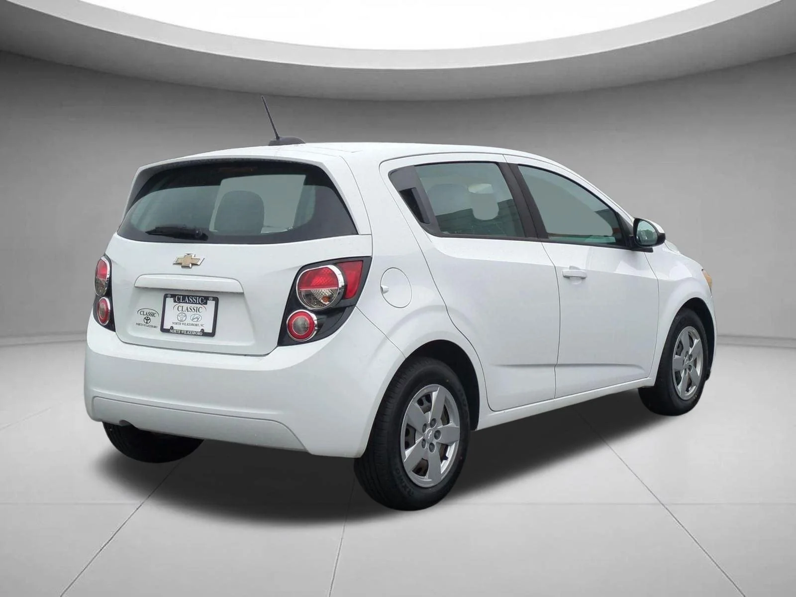 Used 2016 Summit White Chevrolet LS image 5