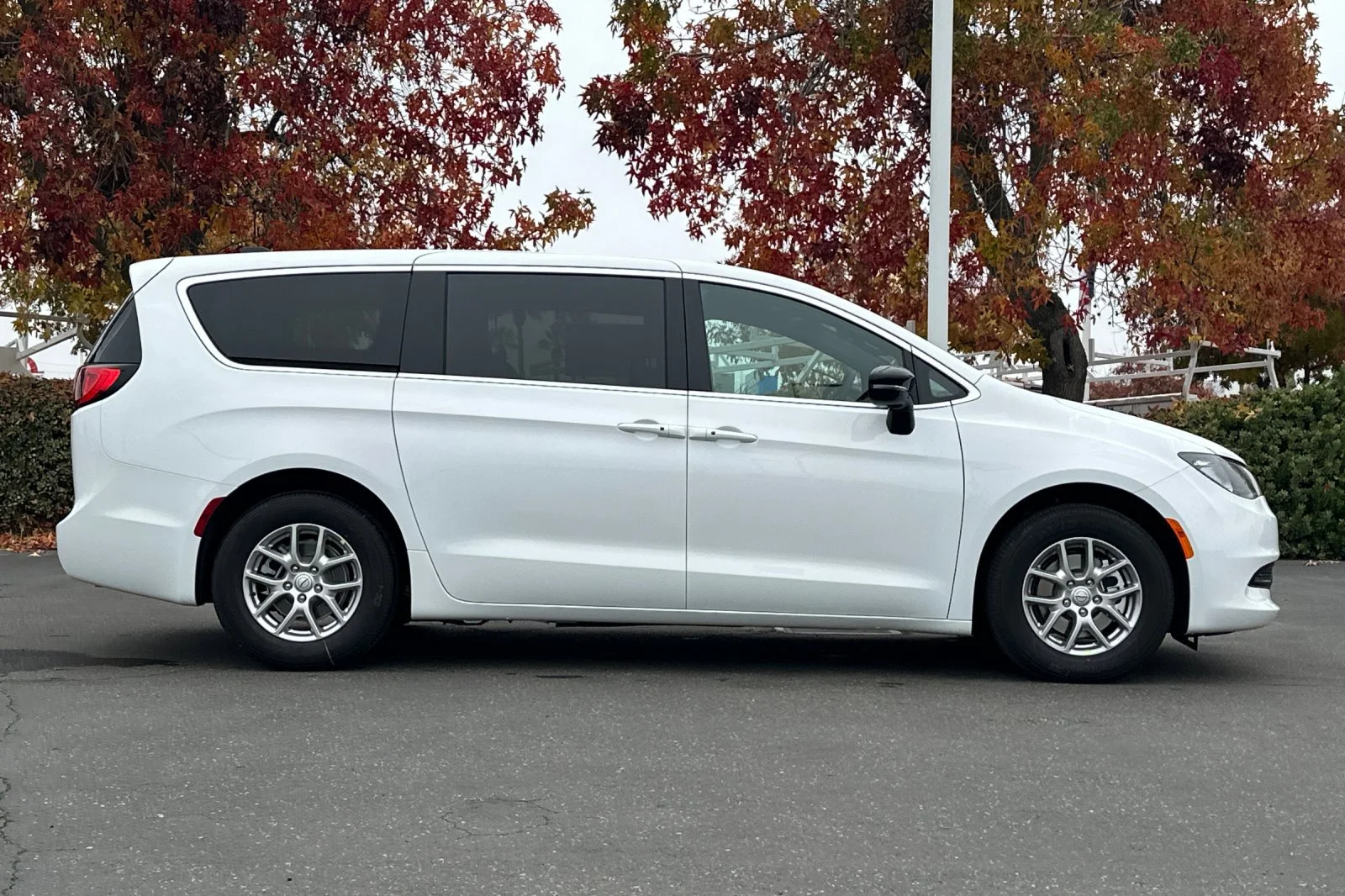 New 2026 Bright White Clear-Coat Exterior Paint Chrysler LX image 3