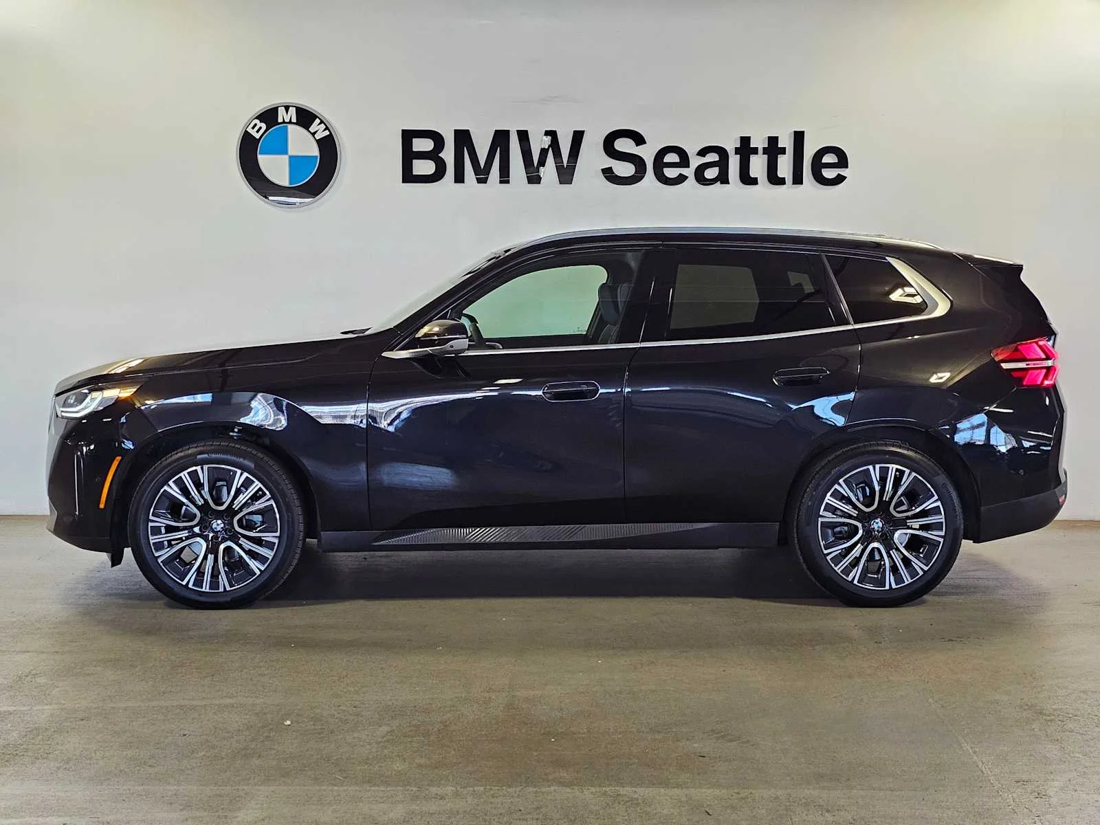 Certified Used 2025 Black Sapphire Metallic BMW 30 xDrive image 4