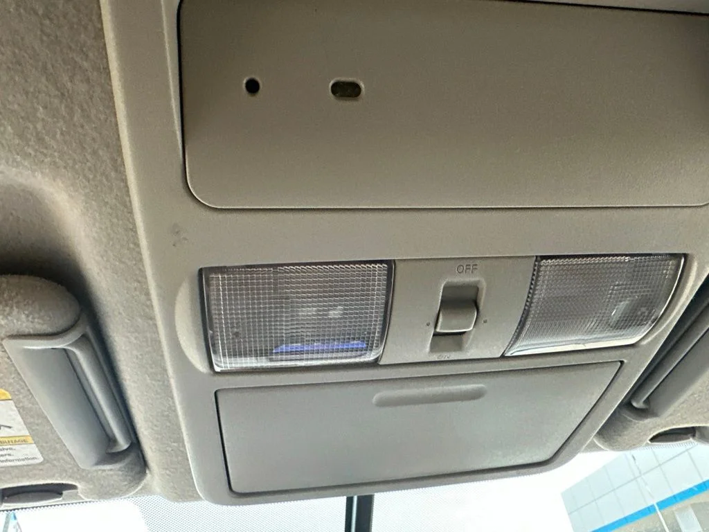 Used 2011 White Nissan SL image 19