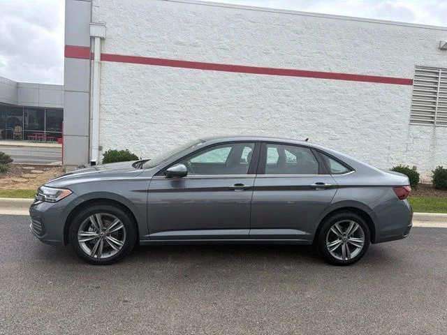 Used 2024 Gray Volkswagen 1.5T SE image 4