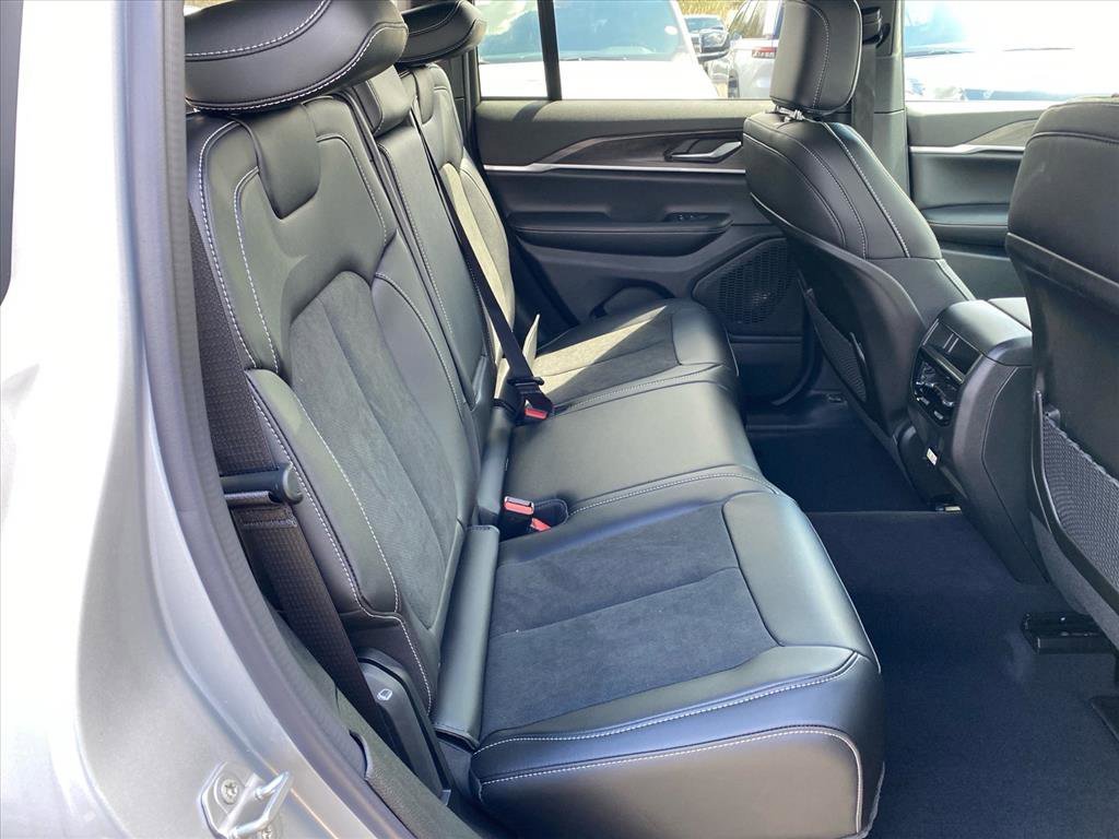 New 2026 Silver Zynith Exterior Paint Jeep Altitude image 15