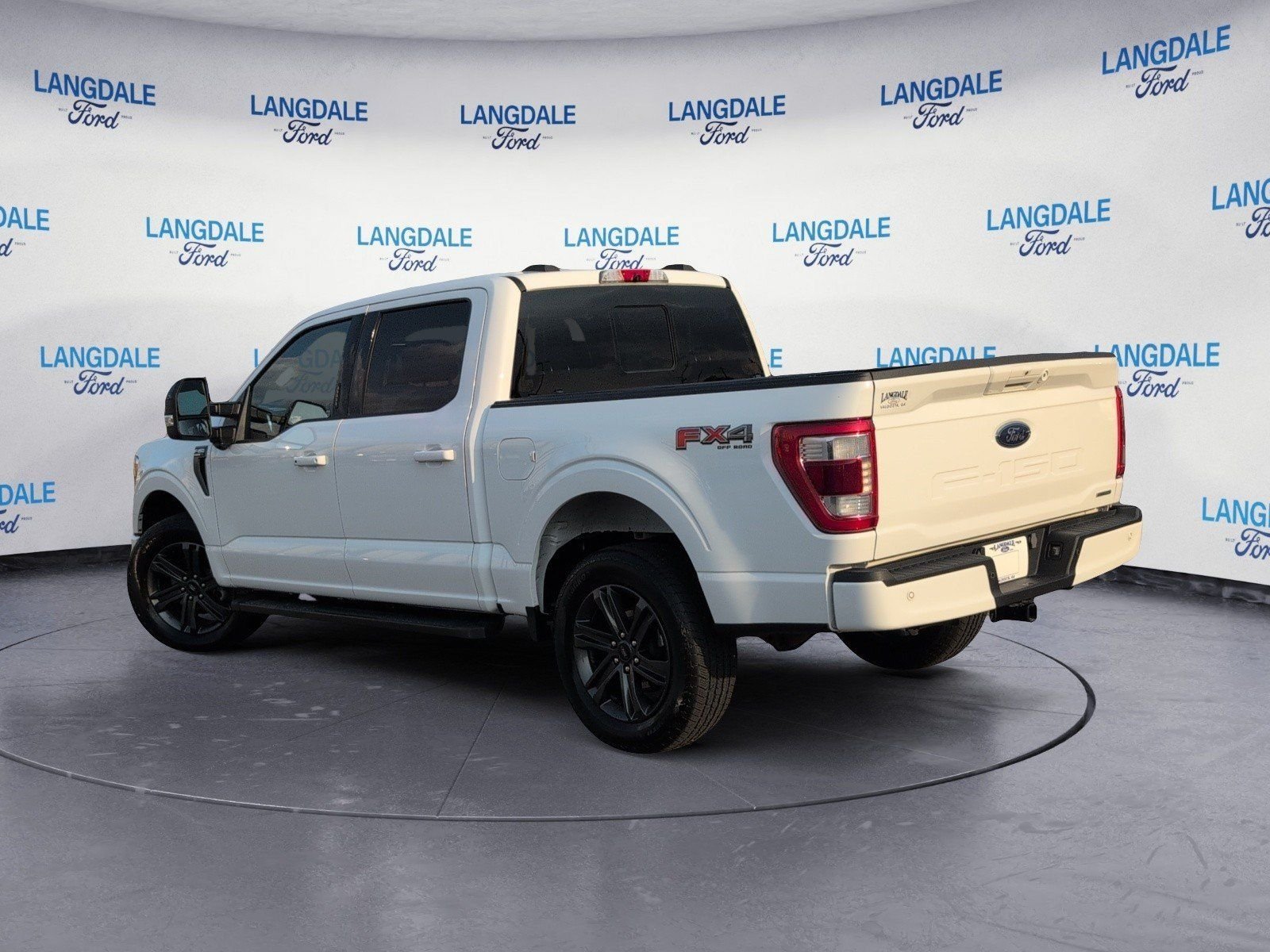 Used 2023 Oxford White Ford Lariat image 9