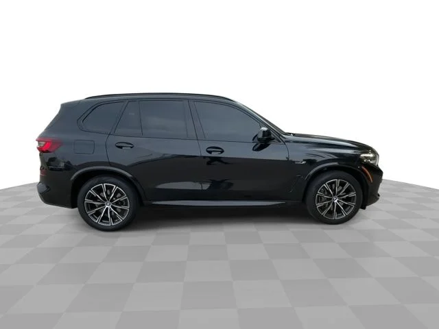 Used 2022 Black Sapphire Metallic BMW xDrive45e image 9