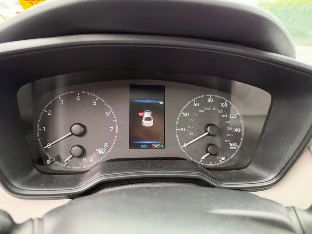 Used 2025  Toyota LE image 2