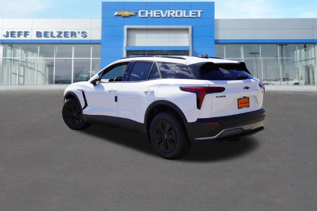 New 2027 Summit White Chevrolet LT image 5