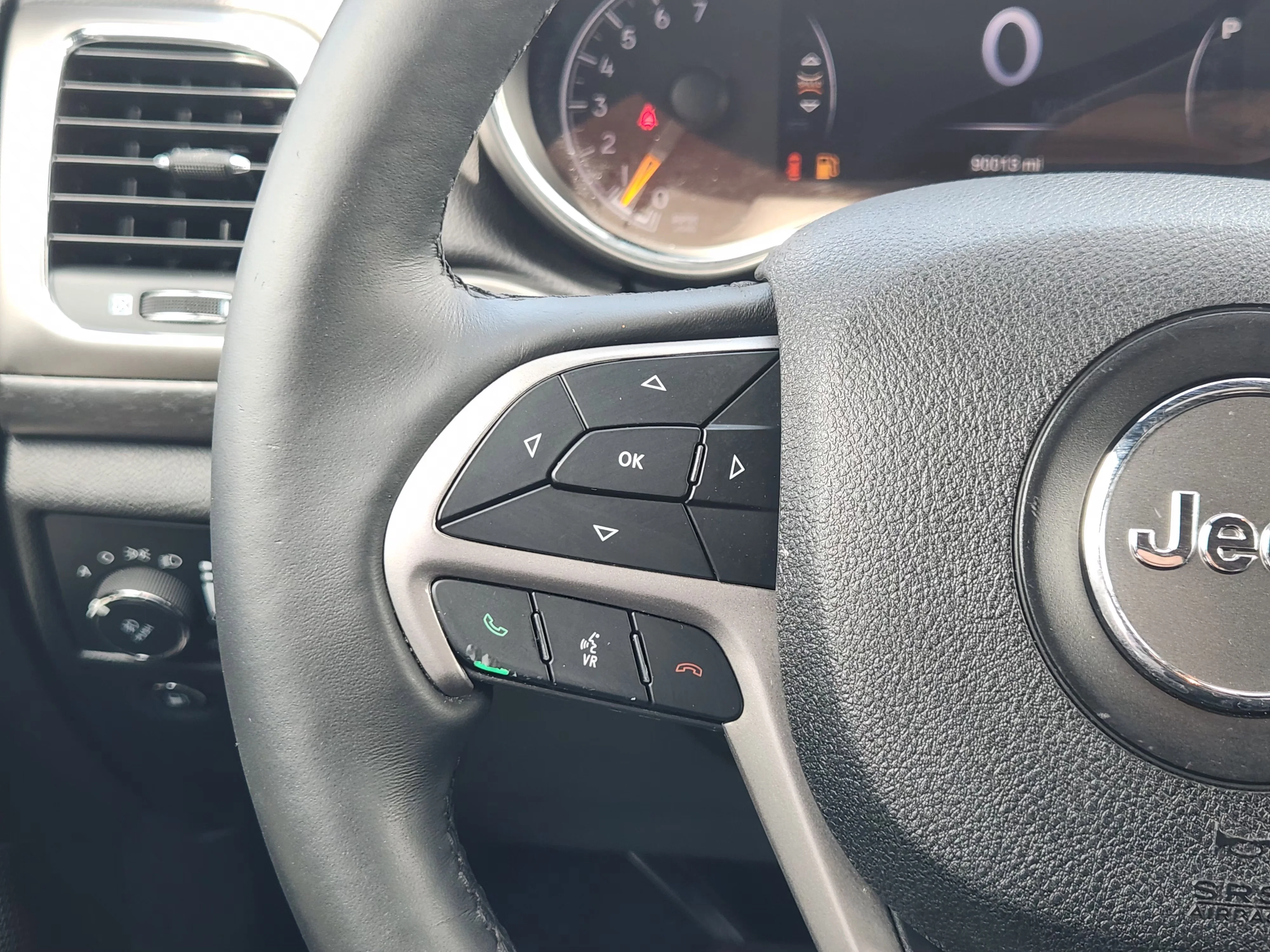 Used 2018 Granite Crystal Metallic Clearcoat Jeep Altitude image 26