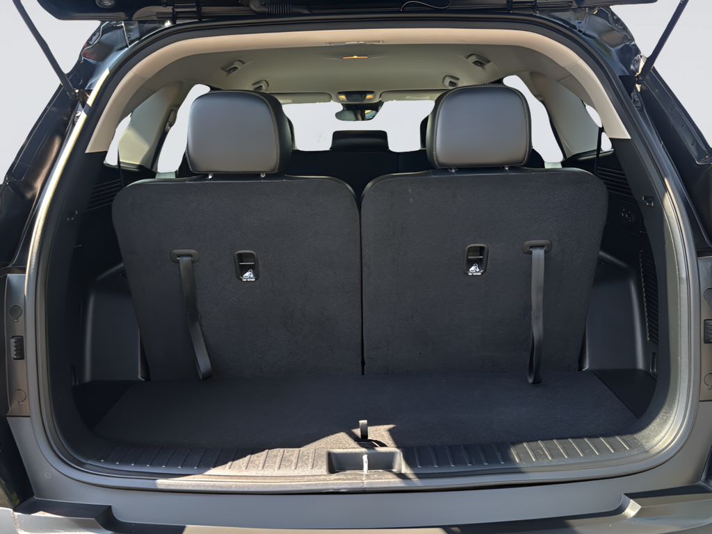 Used 2023 Black Kia X-Line S image 35