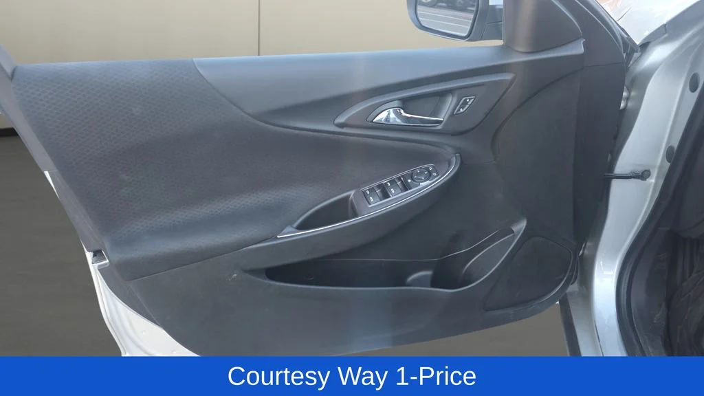 Used 2019 Silver Chevrolet LT image 13