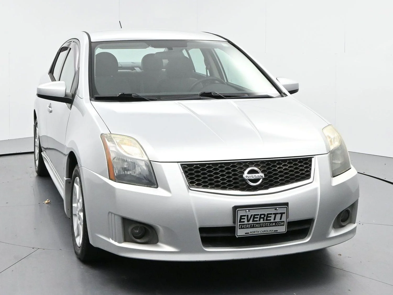 Used 2010 Brilliant Silver Metallic Nissan 2.0 SR image 2