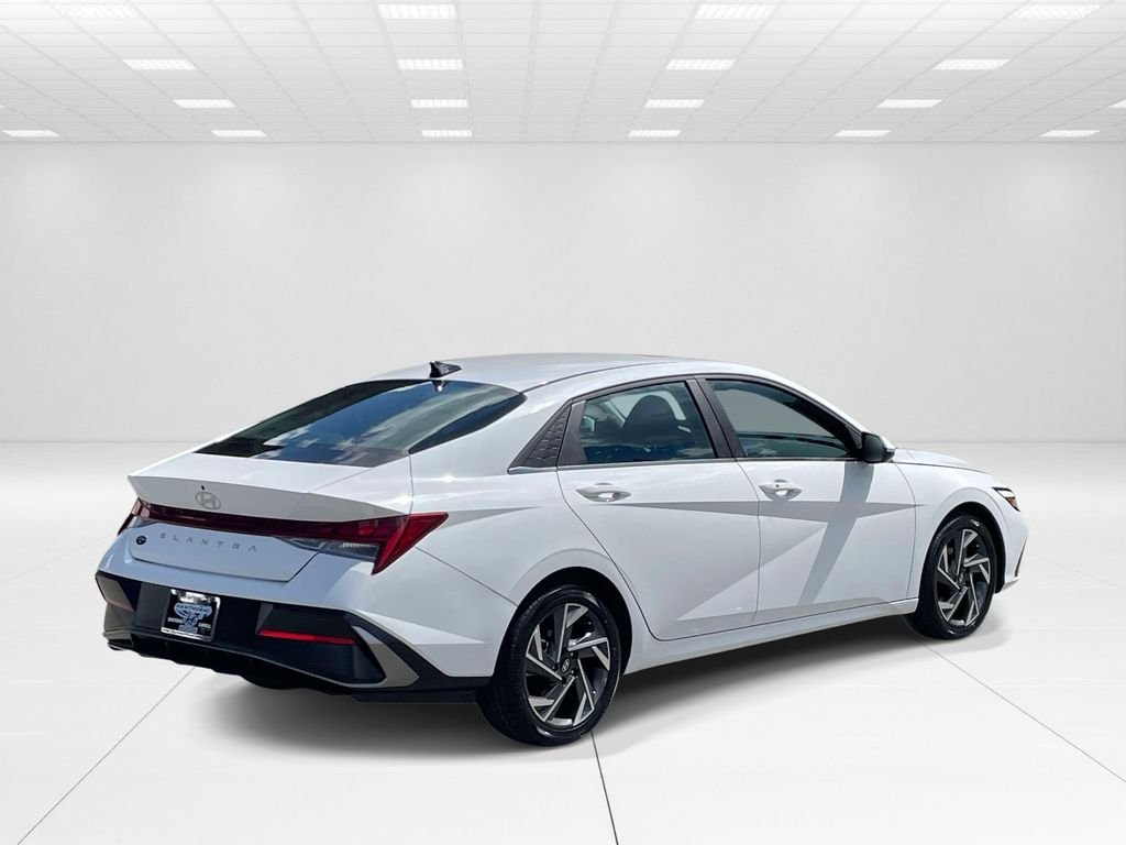Certified Used 2025 White Hyundai SEL Convenience image 6