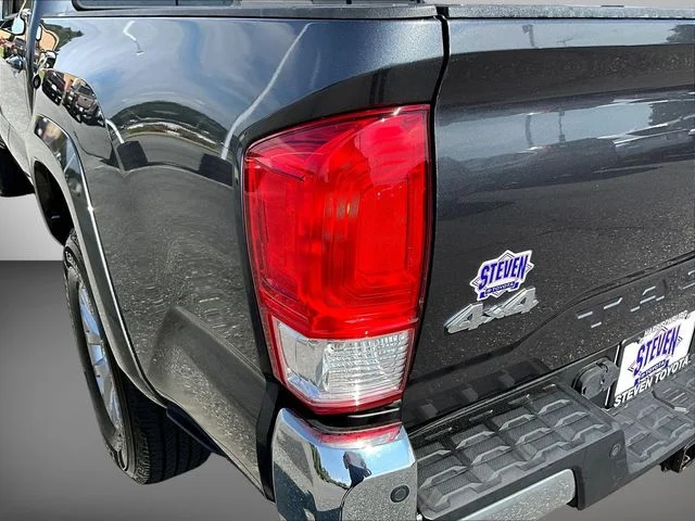 Used 2016 Gray Toyota SR5 image 27