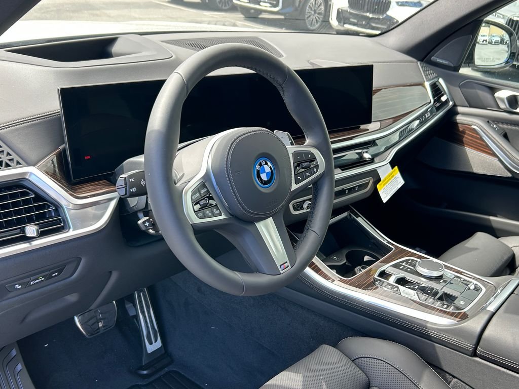 New 2026 Mineral White Metallic BMW xDrive50e image 13