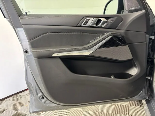 New 2026 Skyscraper Grey Metallic BMW xDrive40i image 9