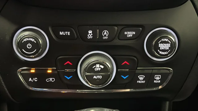 Used 2022 Bright White Clearcoat Jeep Trailhawk image 17