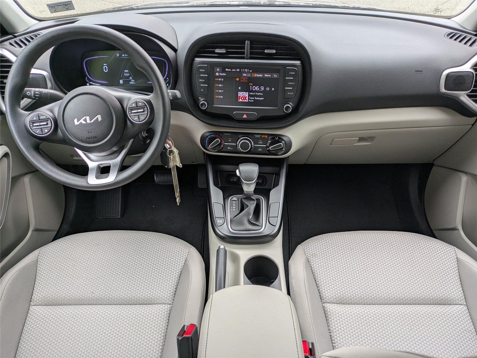 Used 2025  KIA  image 15