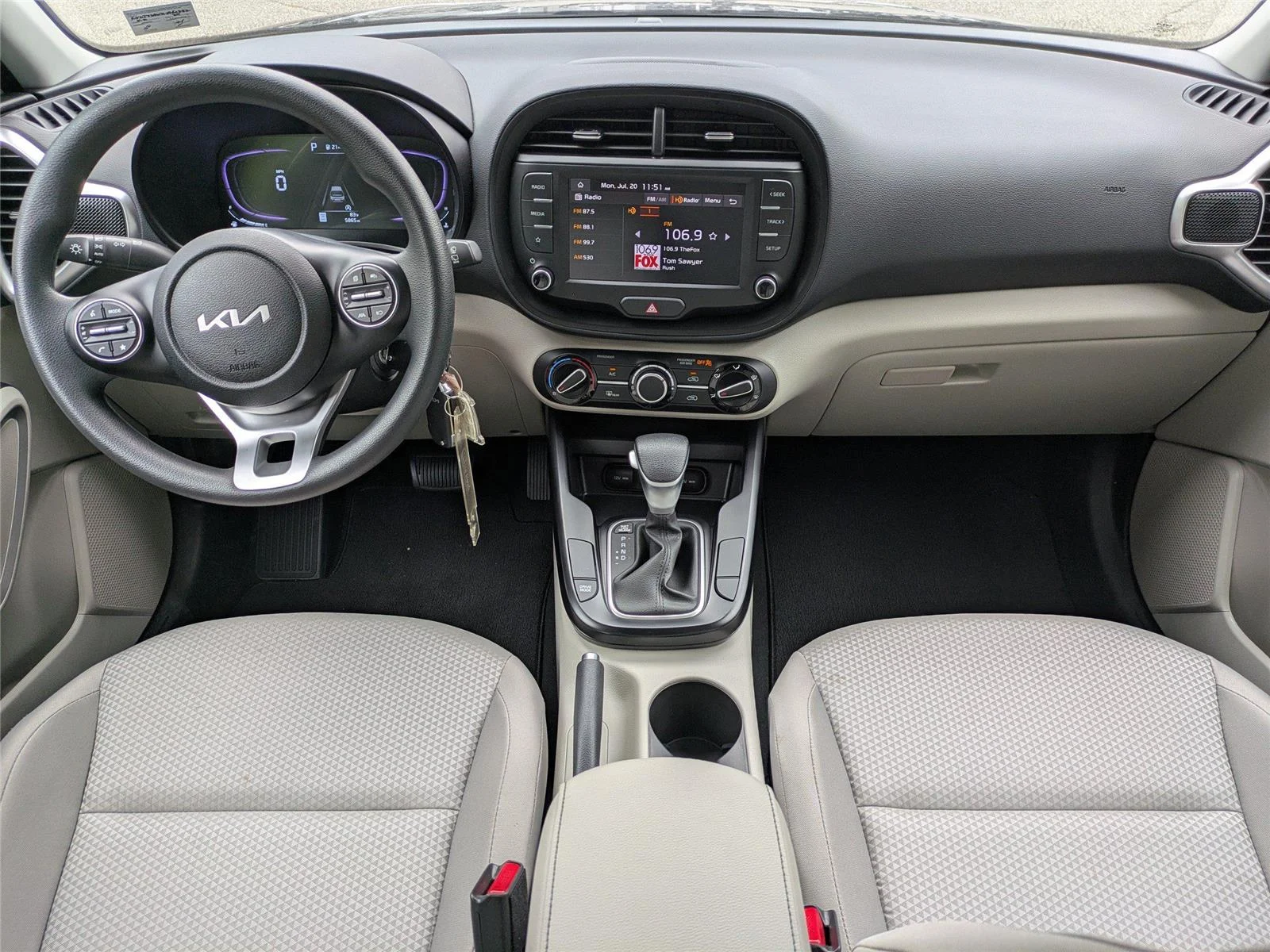 Used 2025  KIA  image 15