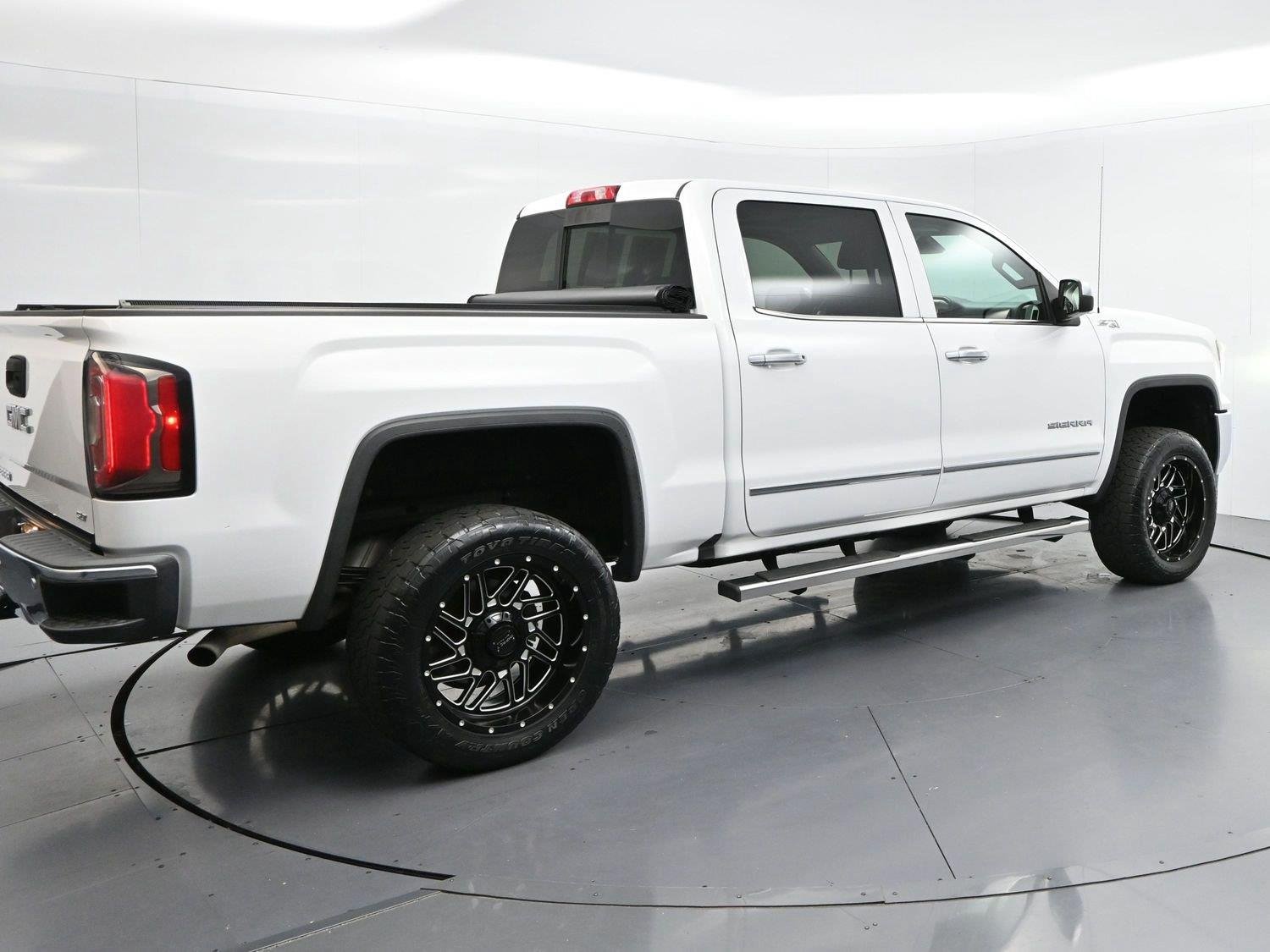 Used 2018 Summit White GMC SLT image 7