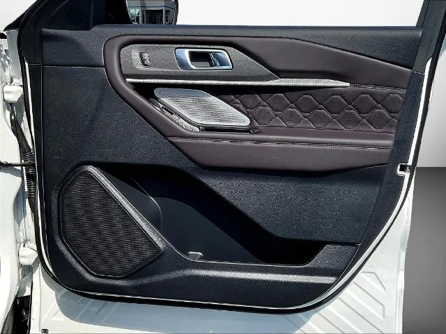 New 2026 Star White Metallic Tri-Coat Ford Platinum™ image 80