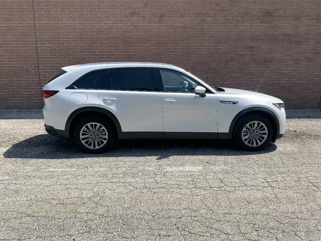 Used 2024 Rhodium White Premium Mazda Preferred image 6