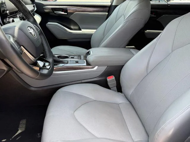 Certified Used 2020 MOON DUST Toyota Limited image 12
