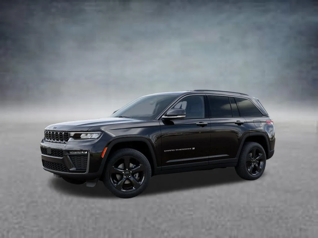 New 2026 Diamond Black Crystal Pearl-Coat Exterior Paint Jeep Limited image 2