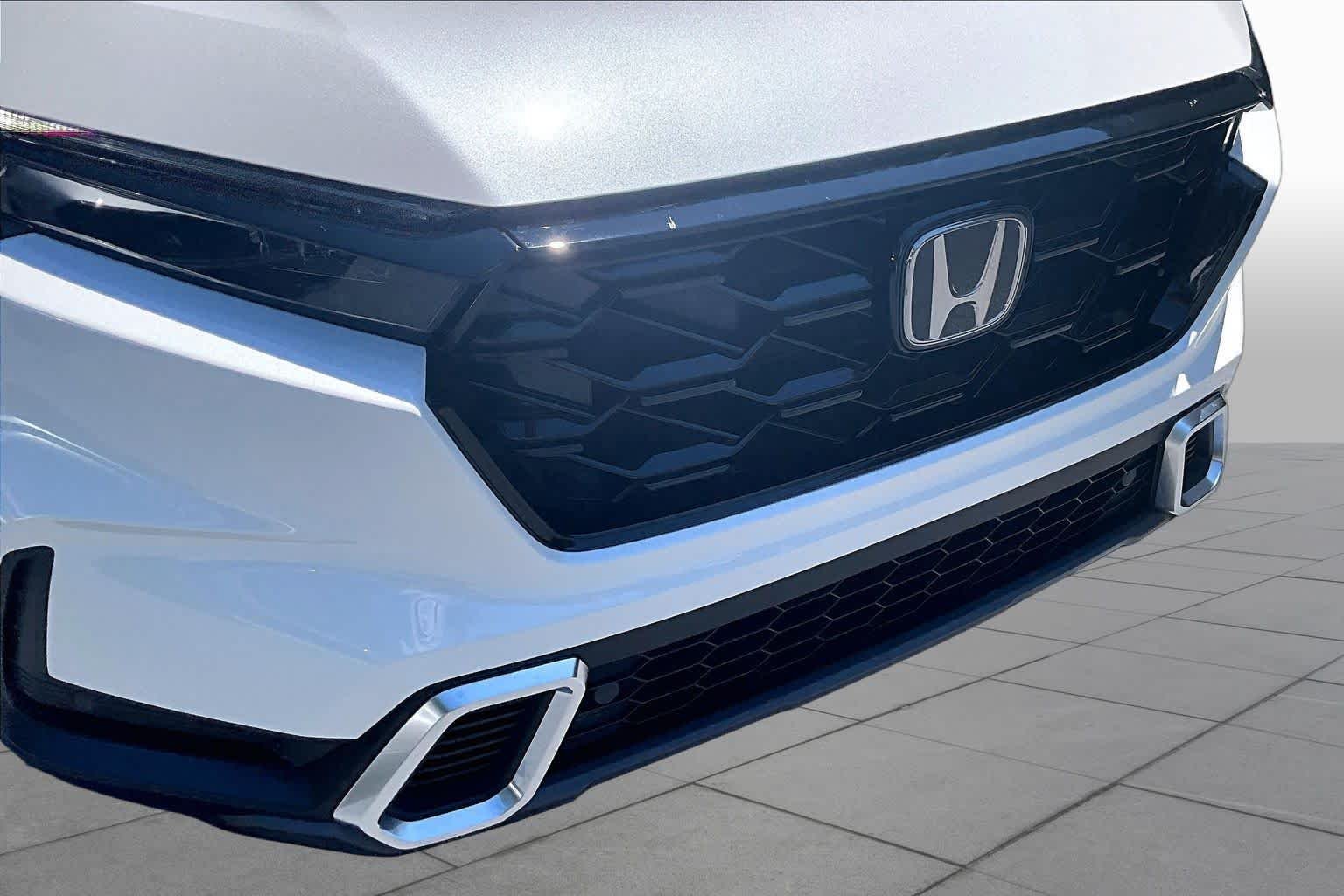 Used 2025 Platinum White Pearl Honda Sport Touring image 30