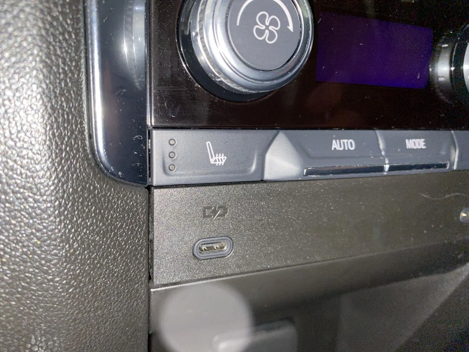 Used 2025 Summit White GMC Elevation image 30
