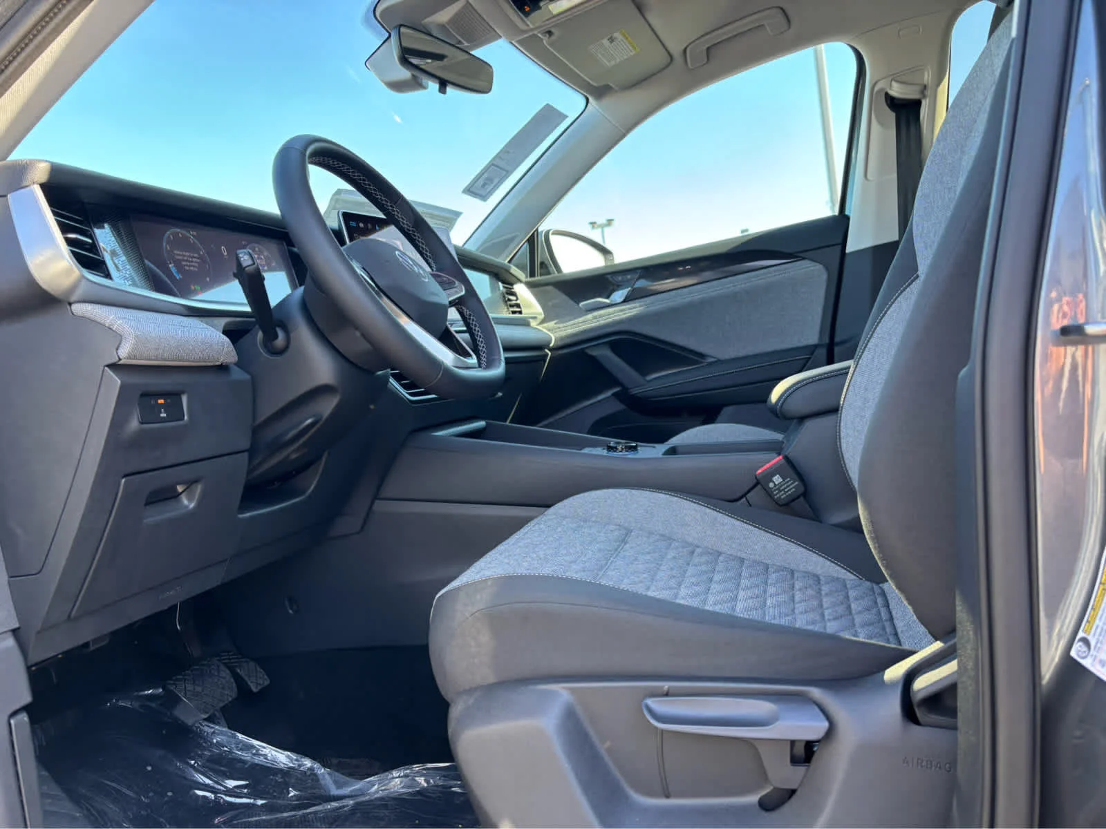 New 2026 PLATINUM GRAY Volkswagen S image 5