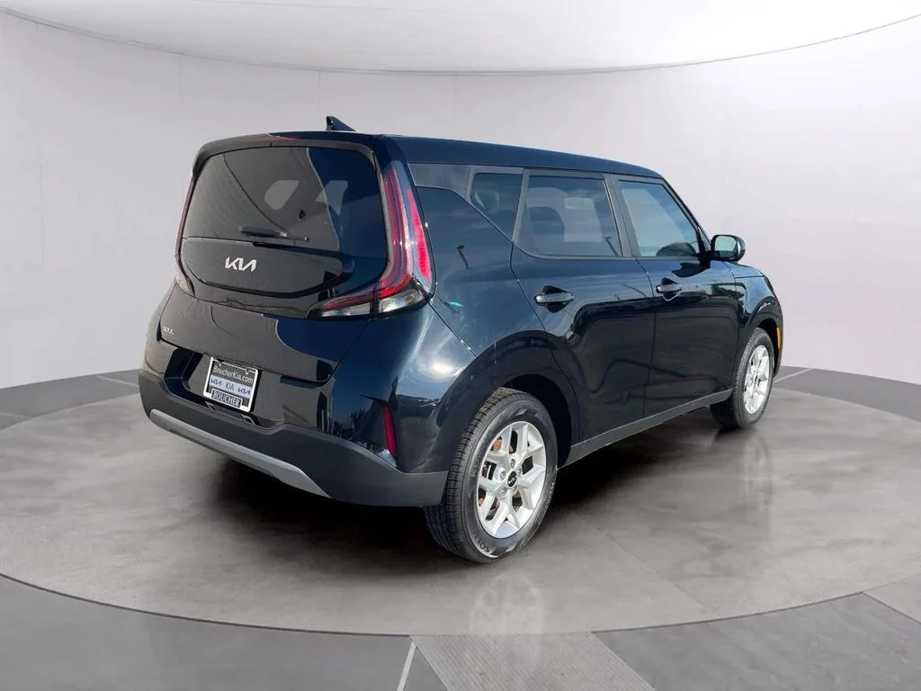 Used 2023 Fusion Black Kia LX image 5