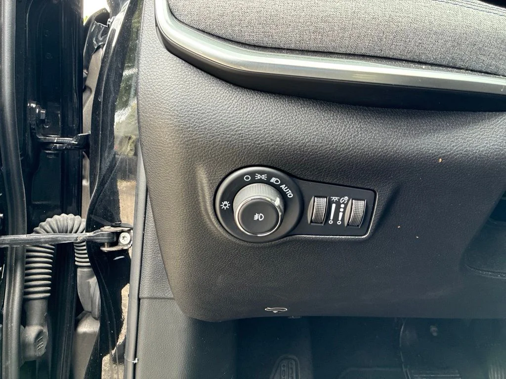 Used 2024 Black Jeep Latitude image 14