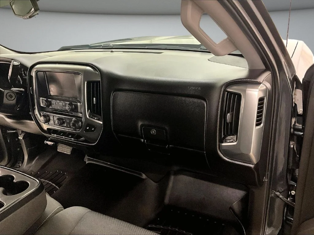 Used 2018 Gray Chevrolet LT image 26