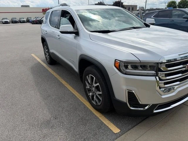 Used 2020 Silver GMC SLE image 3