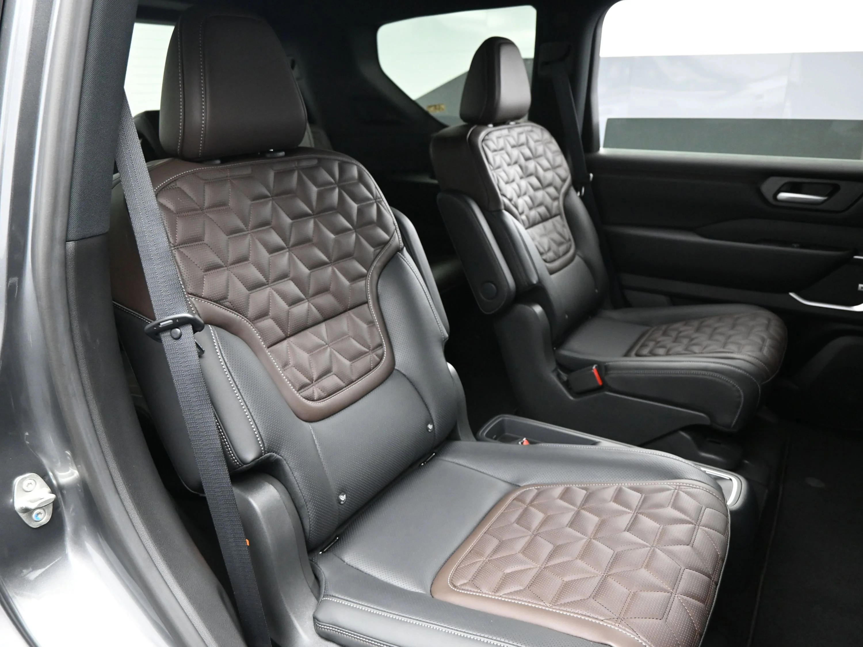 New 2026 Gun Metallic Nissan Platinum Reserve image 13