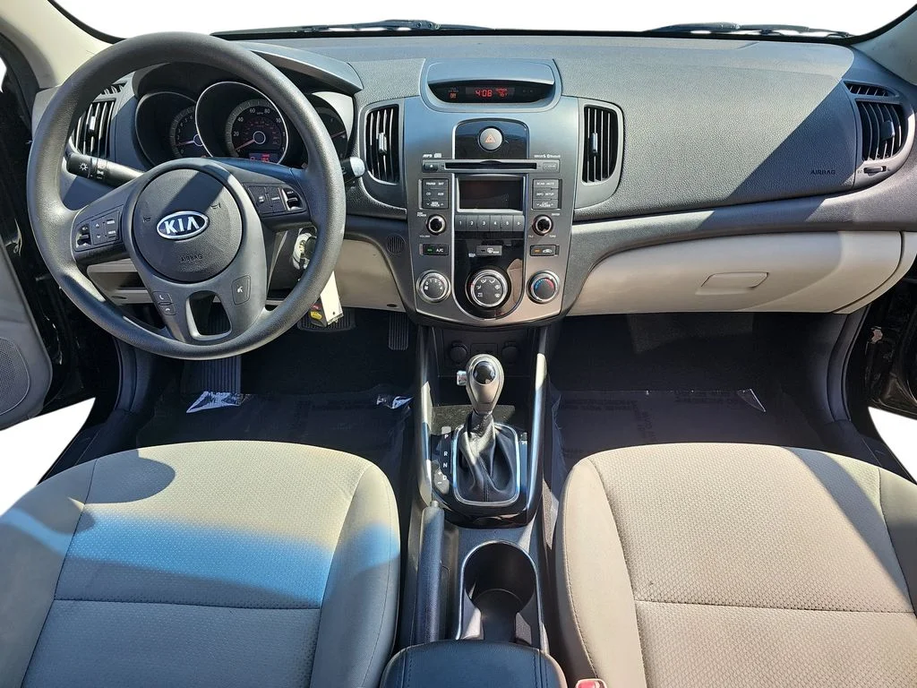 Used 2013 Black Kia EX image 9