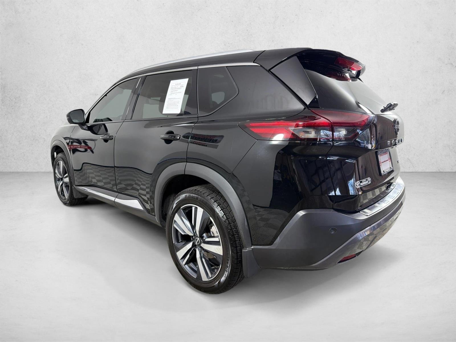 Used 2023 Super Black Nissan SL image 6