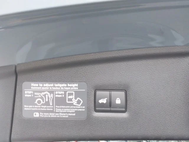 Used 2023 Gray INFINITI LUXE image 22