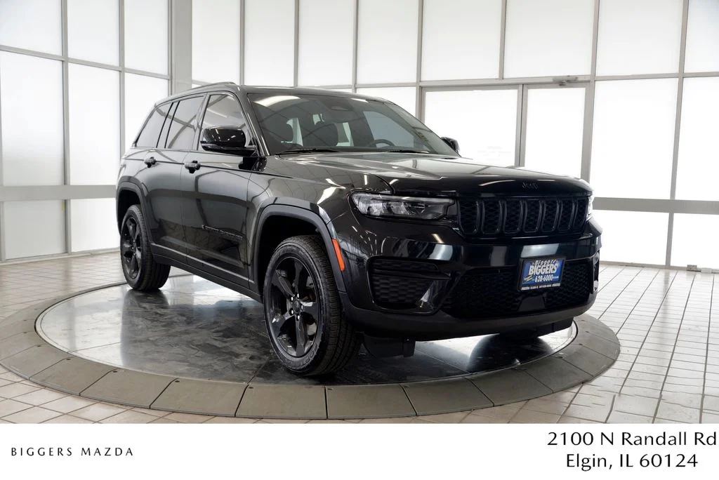 Used 2023 Black Jeep Altitude X image 1