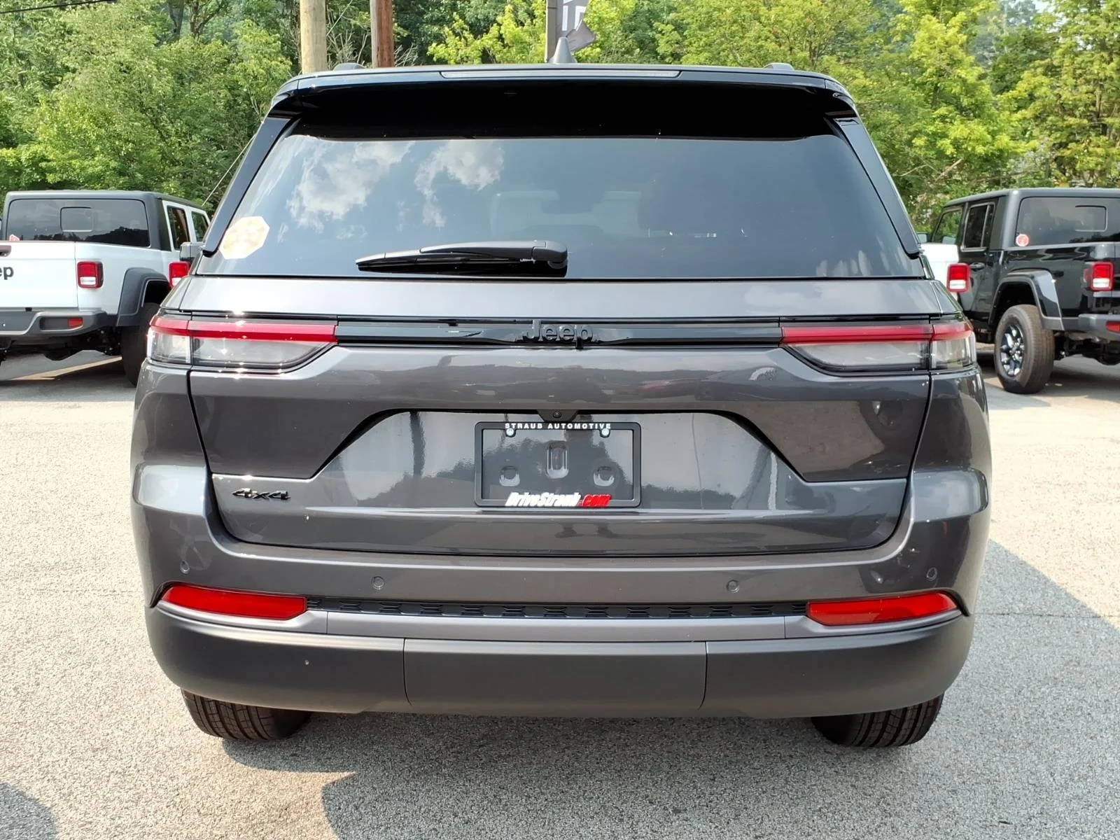 New 2026 Baltic Gray Metallic Clearcoat Jeep Altitude image 3