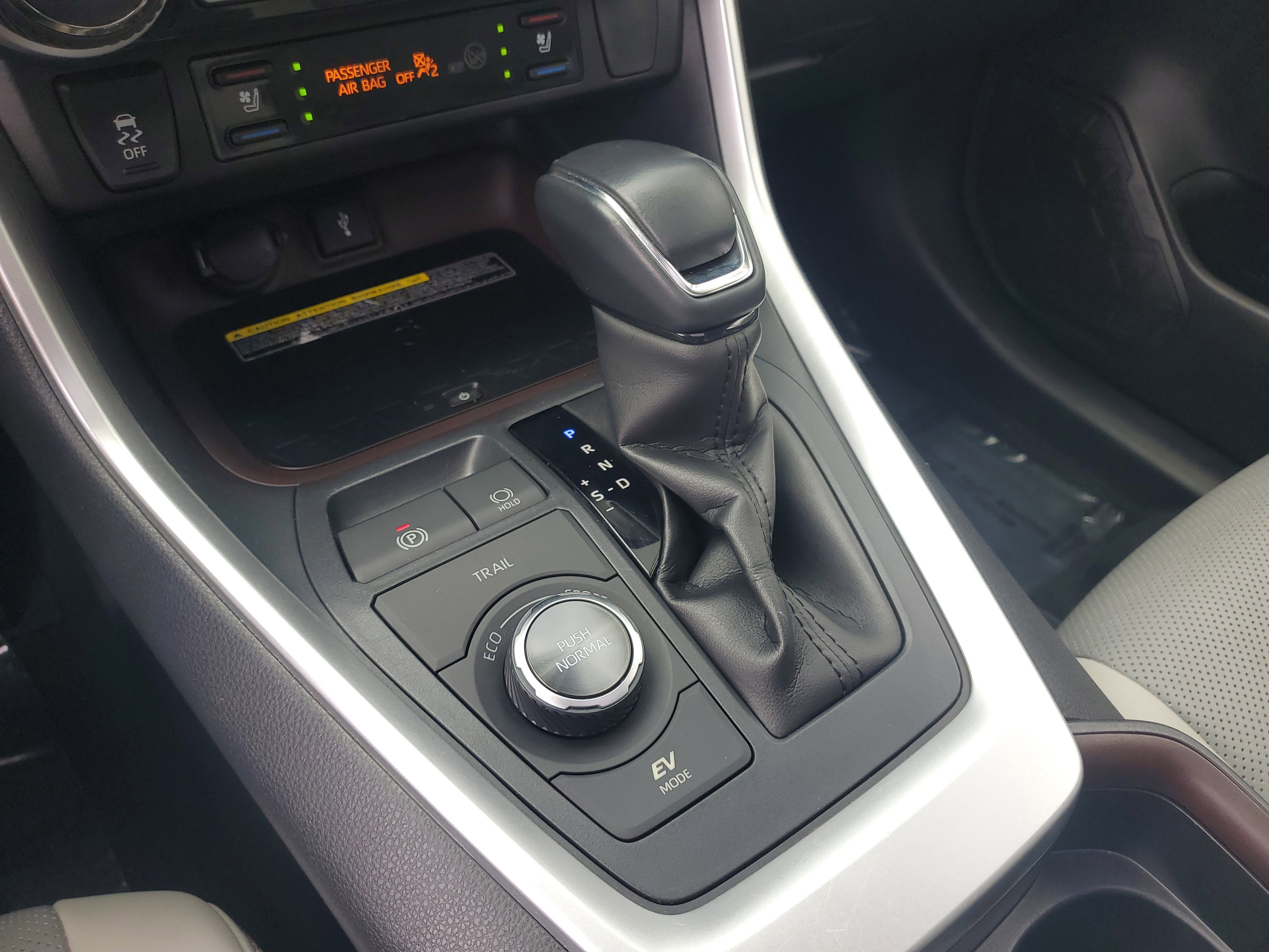 Used 2020 Blizzard Pearl Toyota Hybrid Limited image 30